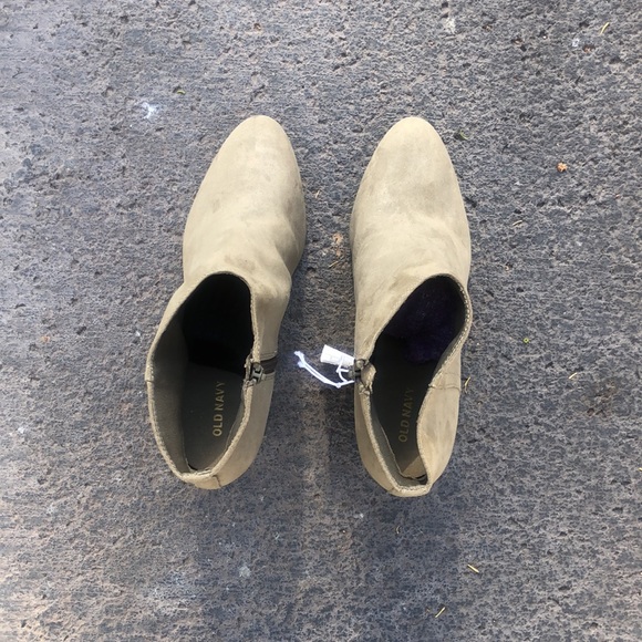 NWT Old Navy faux Suede Beige Ankle Boots! Comfortable AND Stylish! Size 9. - Picture 3 of 8